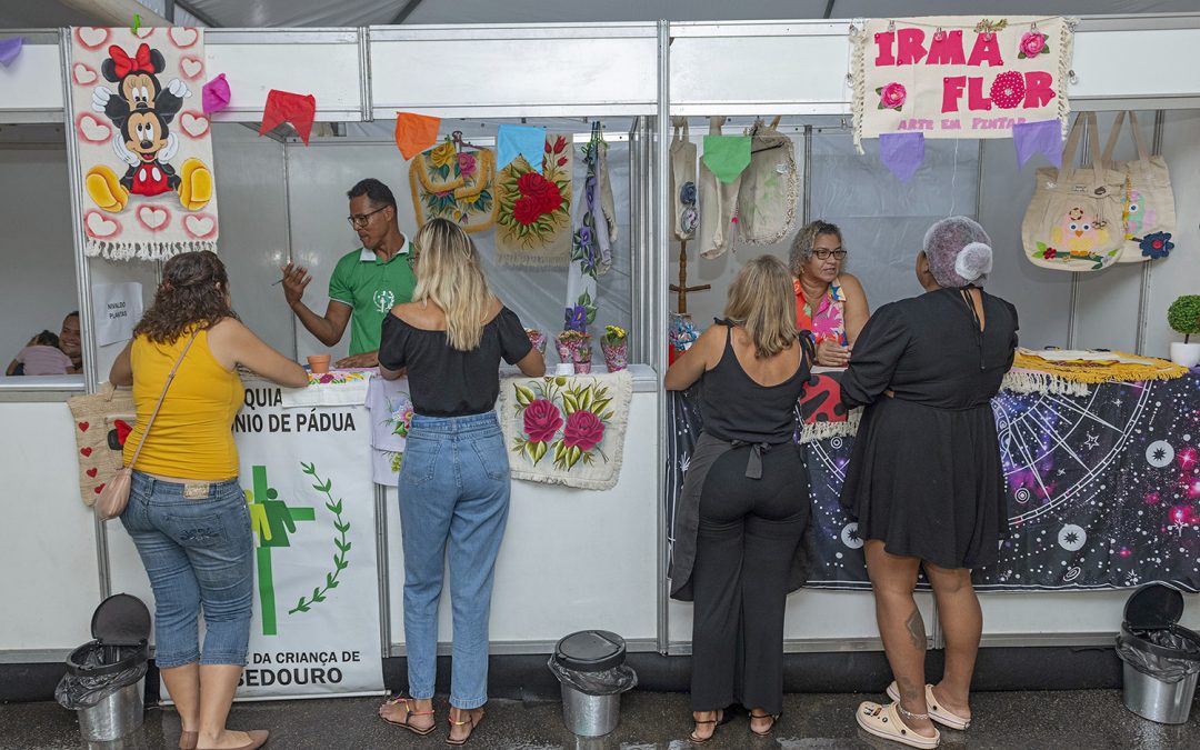 Comerciantes dos Flexais participam de feira na Praça Multieventos